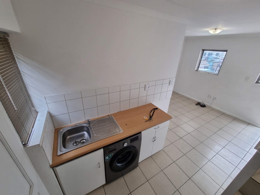To Let 2 Bedroom Property for Rent in Maitland Western Cape